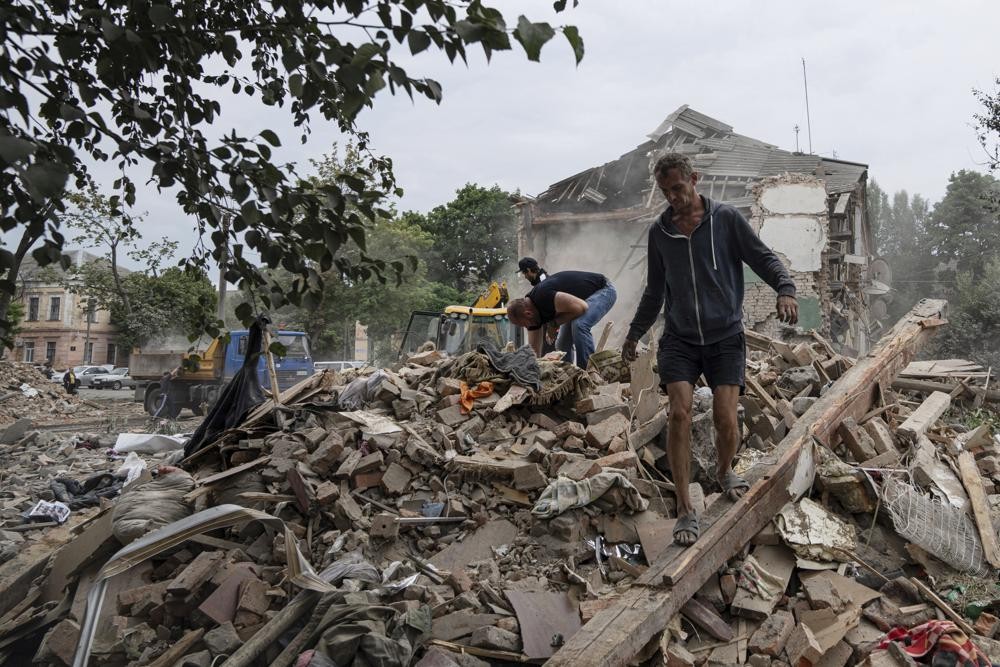 Renewed Russian attacks strike several areas of Ukraine
